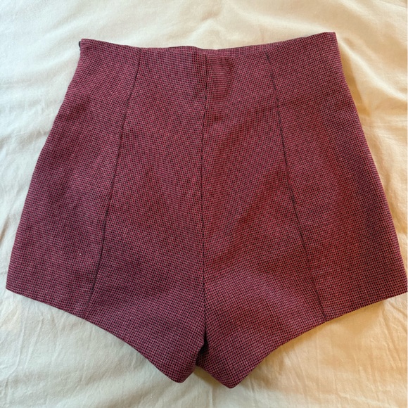 Alexander McQueen High-Waisted Red Shorts - Picture 4 of 6